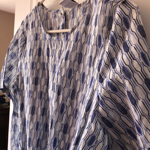 NWT Short sleeved light and breezy top - Picture 3 of 4